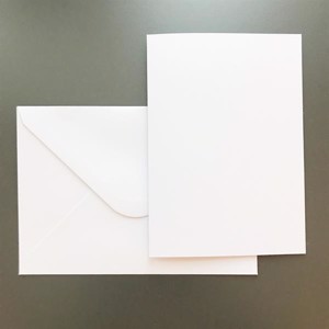 Ensfarvet kort med kuvert - Hvid
